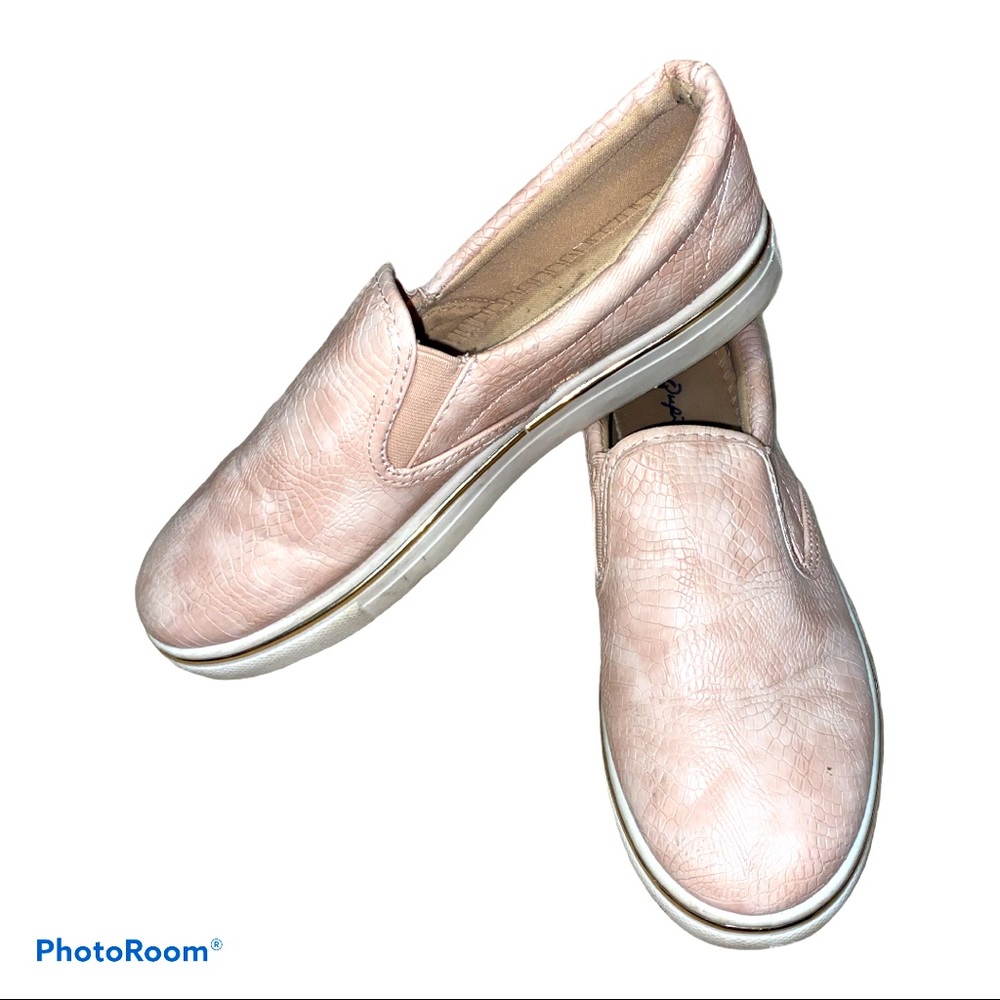 Barely worn light pink slip ons